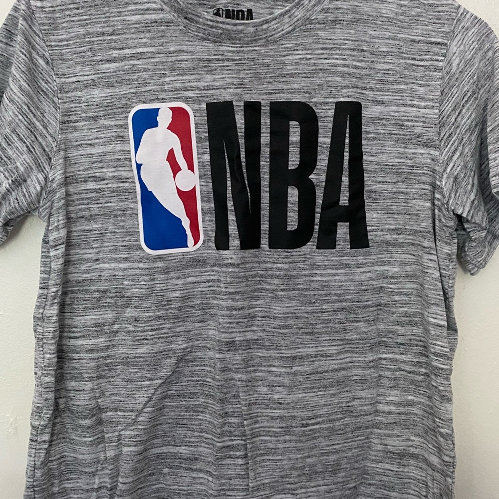 T shirt Large 12-14 gray NBA